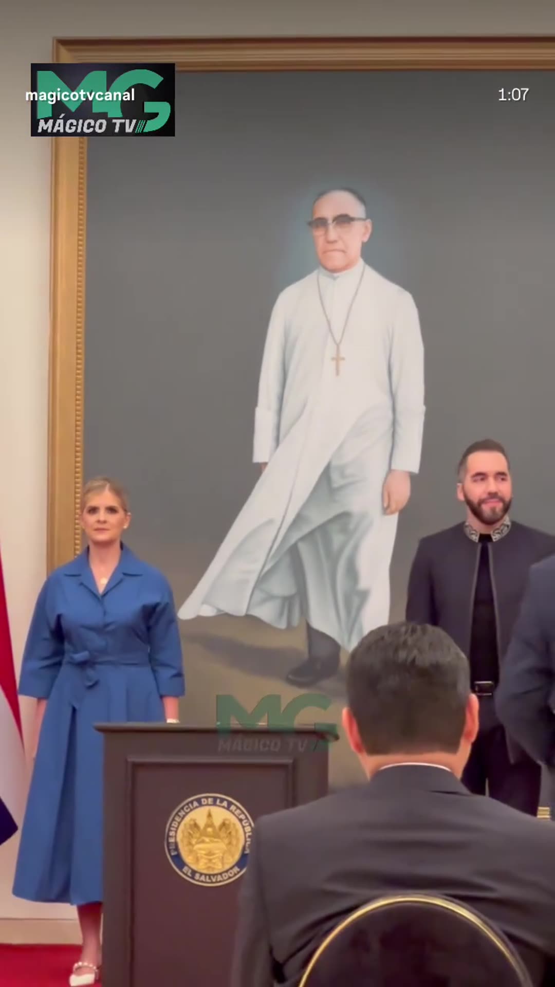 A story reshares a Mágico TV reel of the signing of a joint declaration between El Salvador and Costa Rica after a bilateral meeting between the two presidents, with ministers signing at a podium under a large portrait.