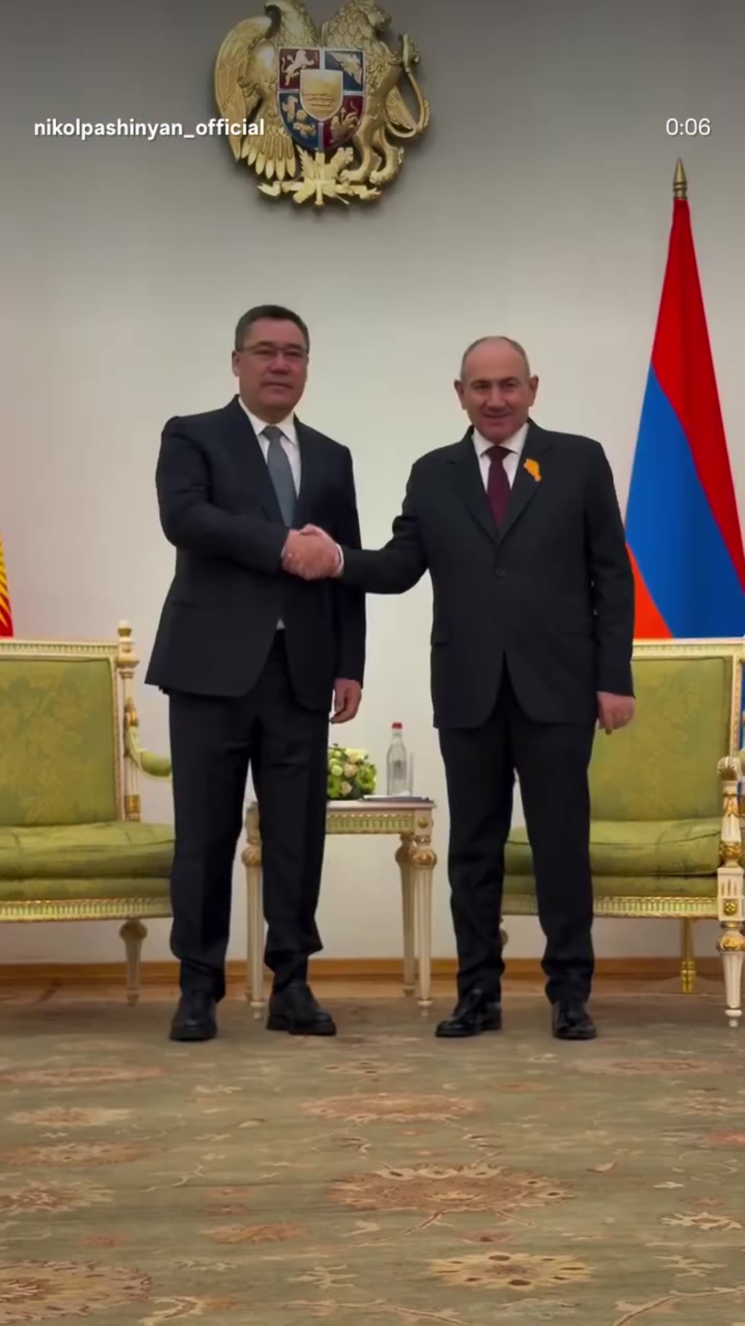 A story reshares Nikol Pashinyan's reel of a one-on-one meeting with Kyrgyz President Sadyr Japarov in Yerevan: they walk through a hall, shake hands in front of the flags and sit down for talks.