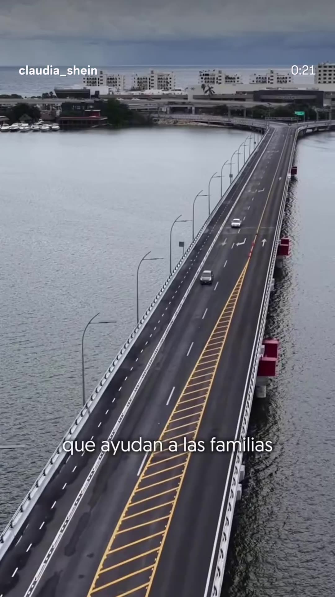 A story reshares Claudia Sheinbaum's reel stating that 402 bridges and road interchanges are under construction in Mexico, and congratulating road workers (camineros) on their day and construction workers generally.