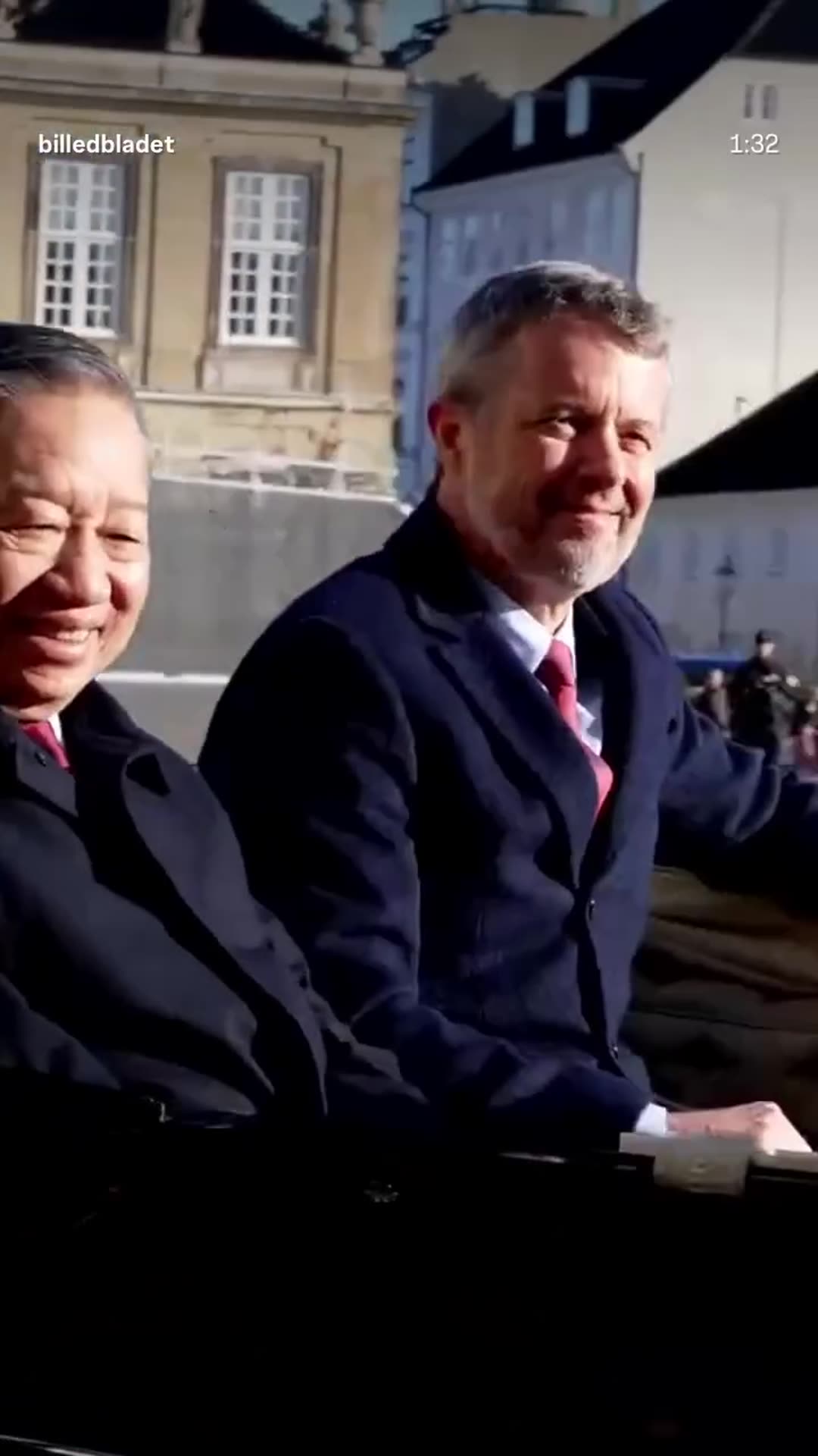 A reshared Billed-Bladet reel shows the first day of Vietnam's state visit to Denmark: the royal couple and the Vietnamese president and his wife arrive at Amalienborg in two carriages, then are welcomed on a red carpet.