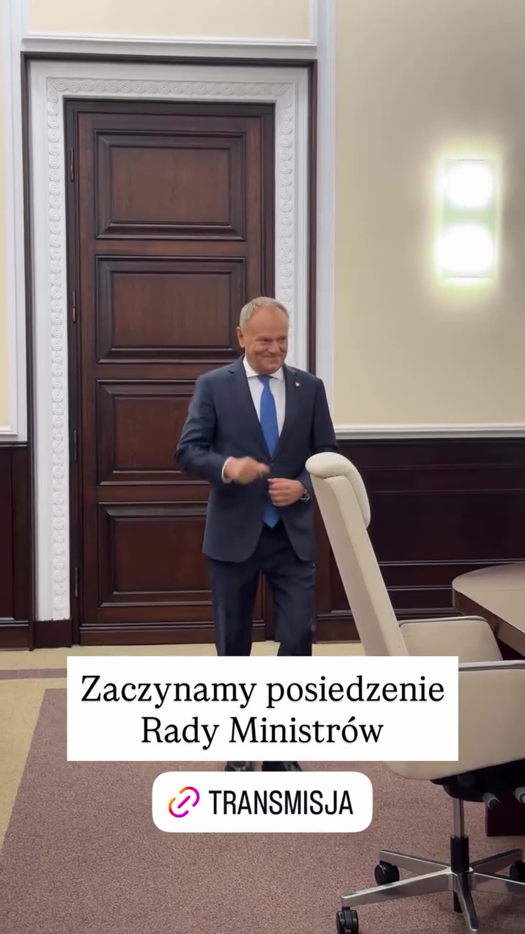 A story reshares a video from the Polish Prime Minister's account showing the start of a Council of Ministers meeting. The Prime Minister arrives at his seat while ministers stand around the table and the press looks on.