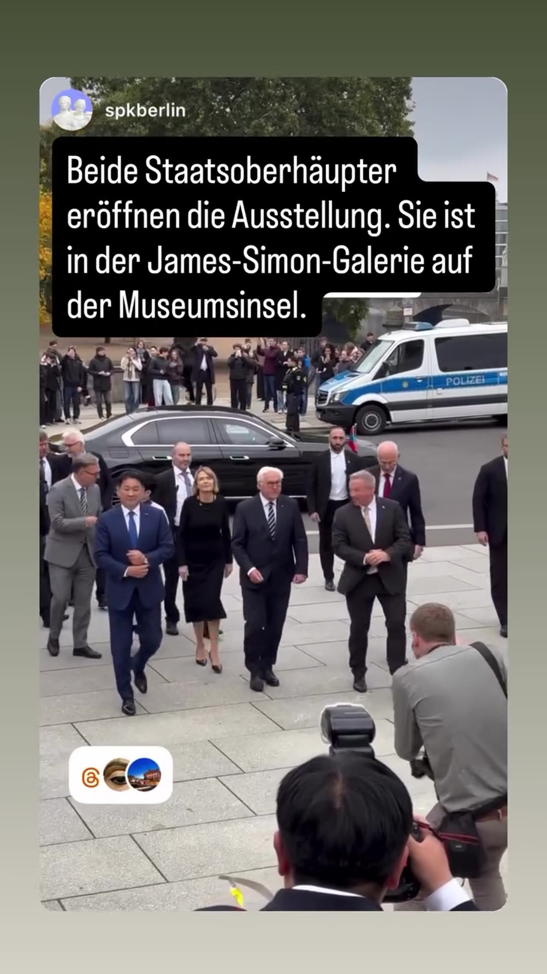 A story reshares a @spkberlin video, via the Federal President's account, of two heads of state arriving with their delegations to open an exhibition in the James-Simon-Galerie on Berlin's Museum Island.
