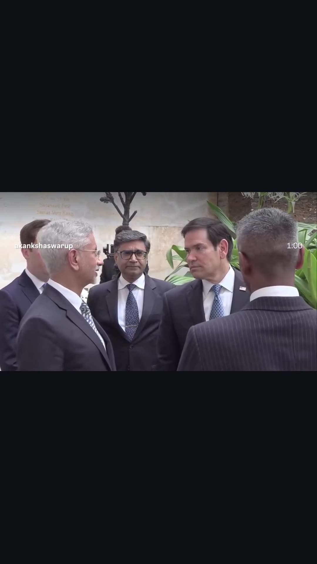 A reshared video of the wreath-laying at the memorial for victims of the 26/11 Mumbai terror attacks, where the Indian foreign minister introduces the US Secretary of State to a Taj Hotels security chief who describes the attack.