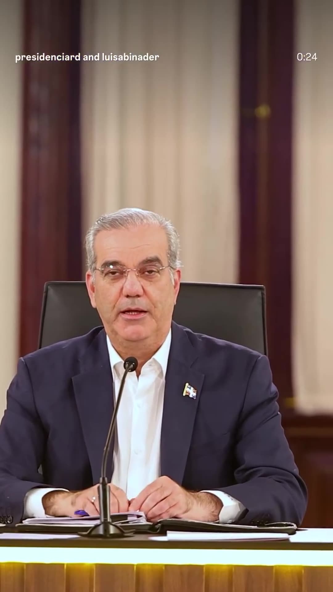 A story reshares the Dominican Presidency's reel announcing the weekly program 'La Agenda Semanal', in which the speaker introduces the day's topic, subsidies, as important, controversial but necessary for the population, the economy and quality of life.