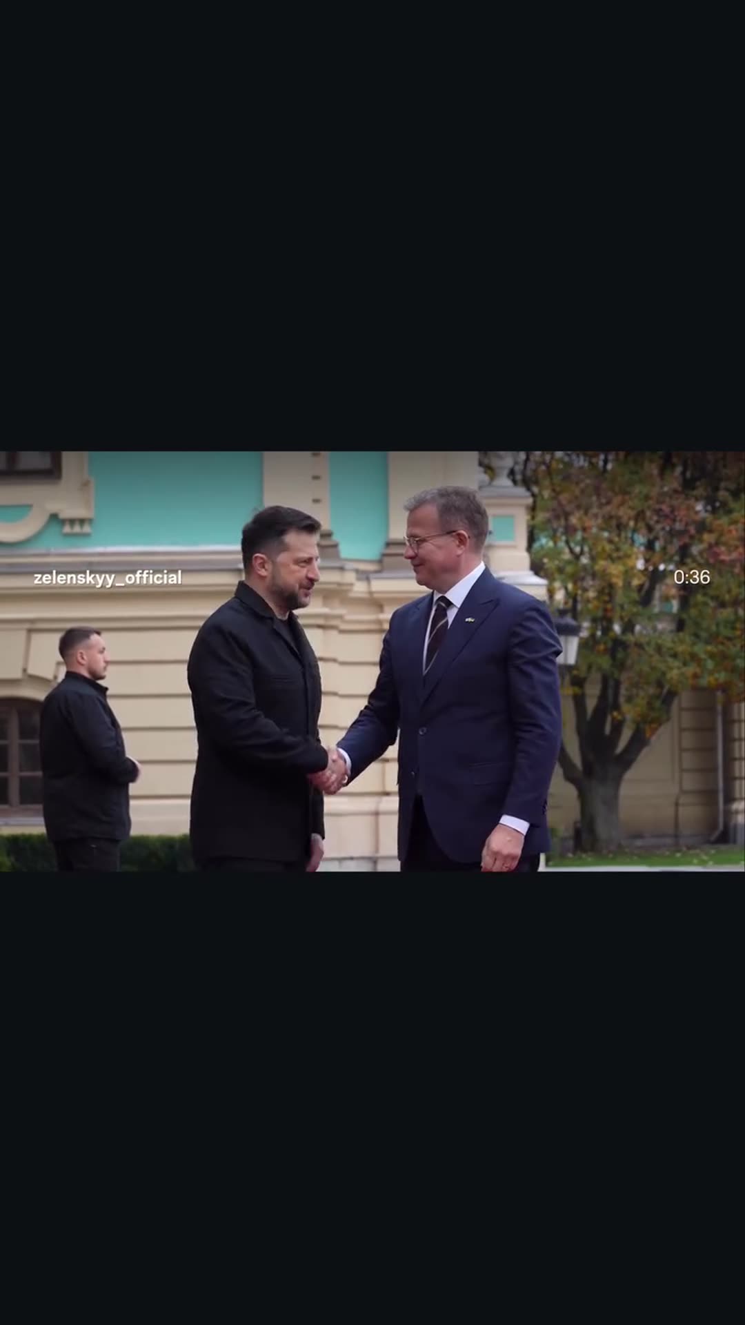 A story reshares Zelenskyy's reel of the Finnish prime minister's visit to Kyiv: the welcome outside, handshakes with both delegations, and the start of the talks.