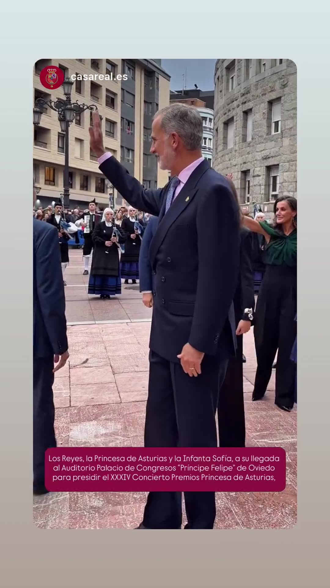 A story reshares a Casa Real video showing the Spanish royal family arriving at the Auditorio Palacio de Congresos Príncipe Felipe in Oviedo to preside over the 34th Princess of Asturias Awards Concert, greeted by crowds and a bagpipe band.