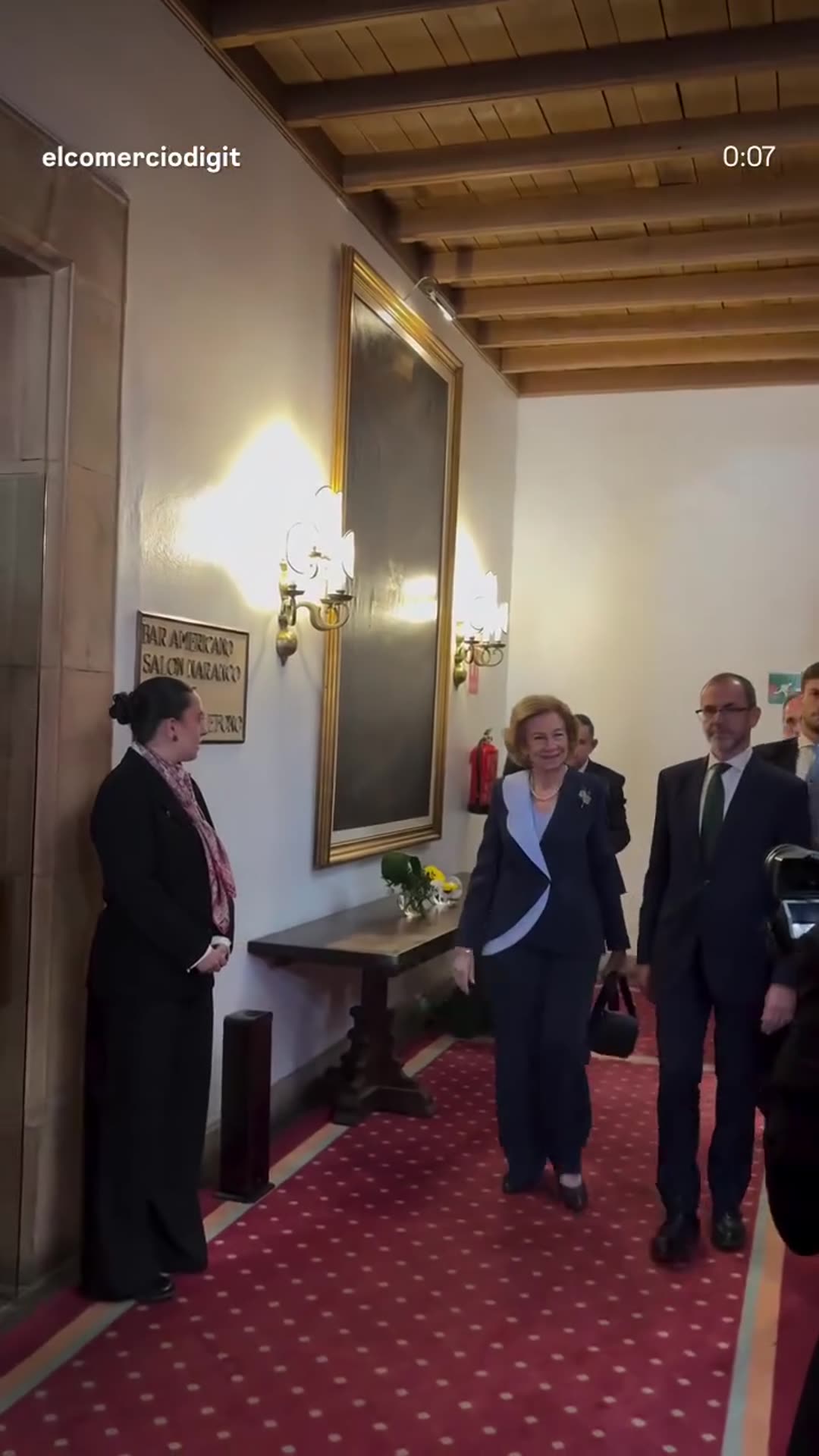 A story reshares an El Comercio reel showing Queen Sofía arriving at the Hotel Reconquista in Oviedo for the audiences with the 2026 Princess of Asturias Award winners. She walks along a corridor, is greeted by a staff member and goes through a doorway.