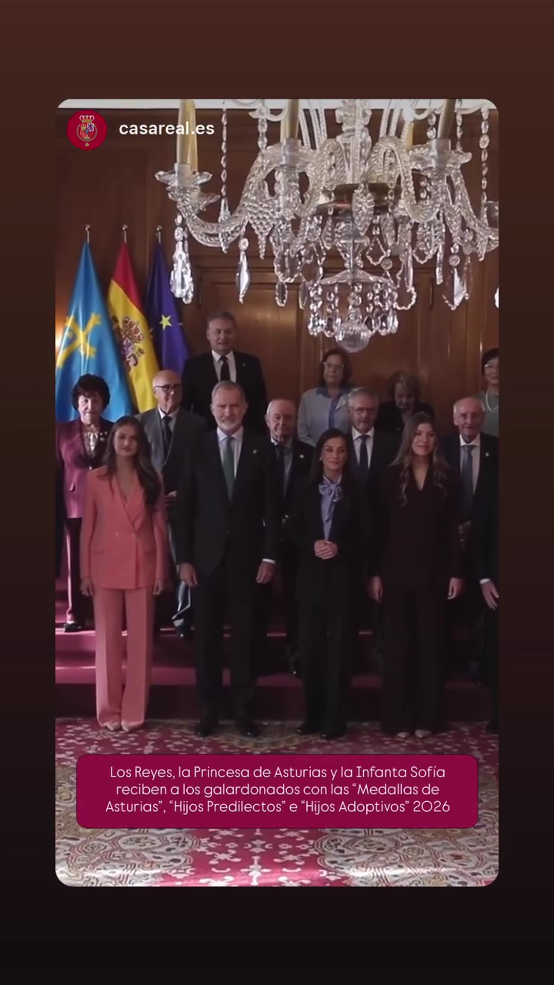 A story reshares a Casa Real video showing the Spanish royal family greeting the 2026 Medallas de Asturias, Hijos Predilectos and Hijos Adoptivos honorees, ending with a group photo under a chandelier.