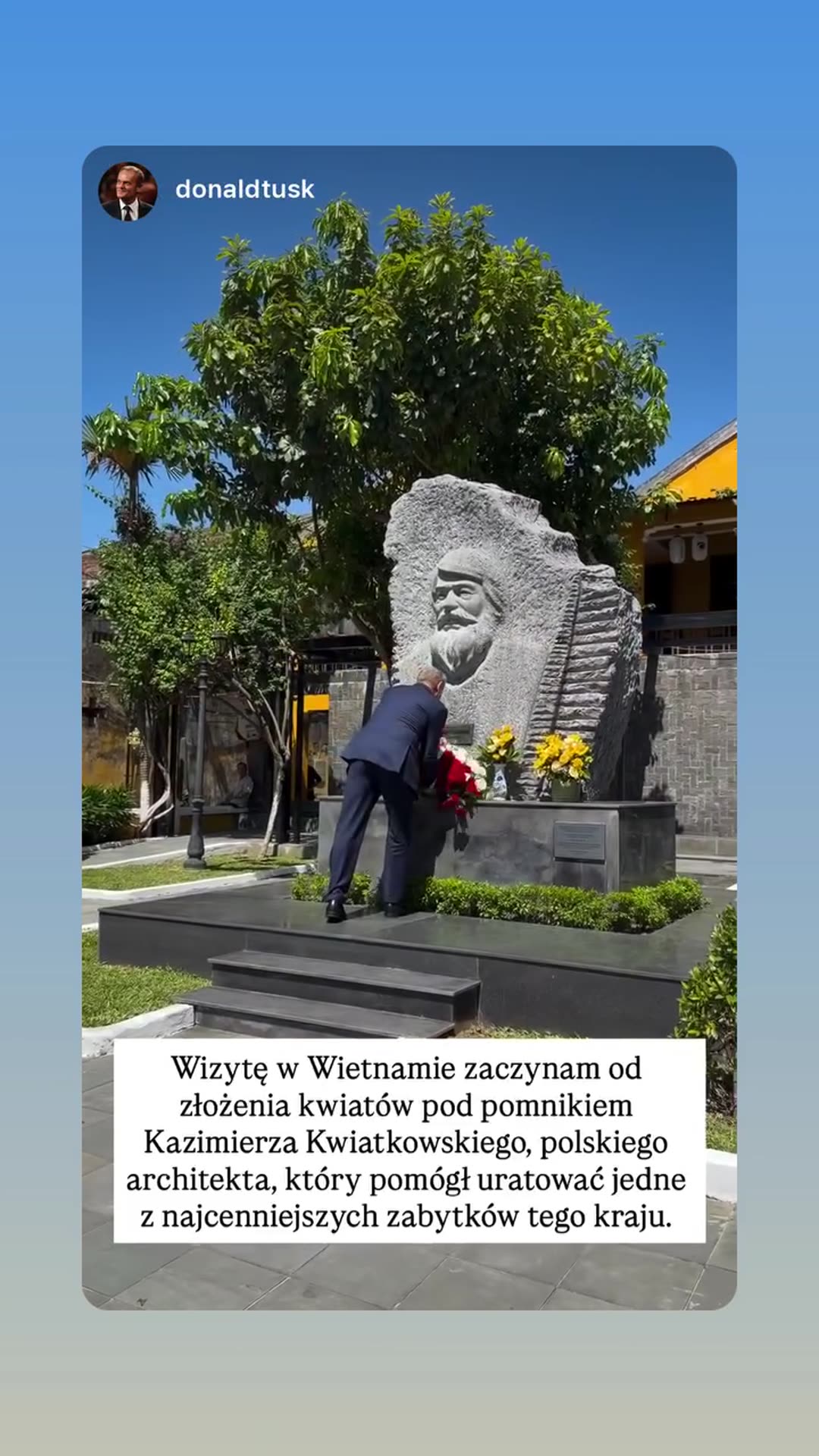 A reshared story from Donald Tusk's account in which he lays a red-and-white wreath at the monument to Kazimierz Kwiatkowski, the Polish architect who helped save one of Vietnam's most valuable heritage sites. An on-screen Polish caption says this is how he begins his visit to Vietnam.