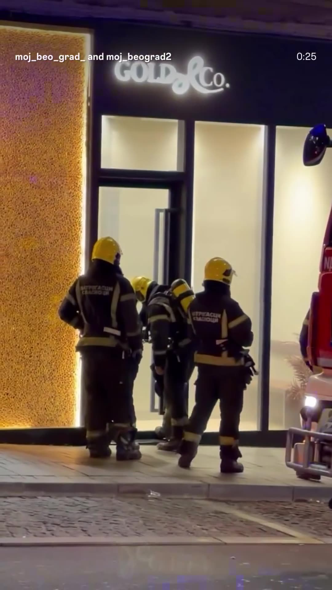 A story reshares a night reel by Moj Beograd showing fire trucks and firefighters at a jewelry shop (Gold & Co.) on Terazije in Belgrade after a reported fire, with police on scene.