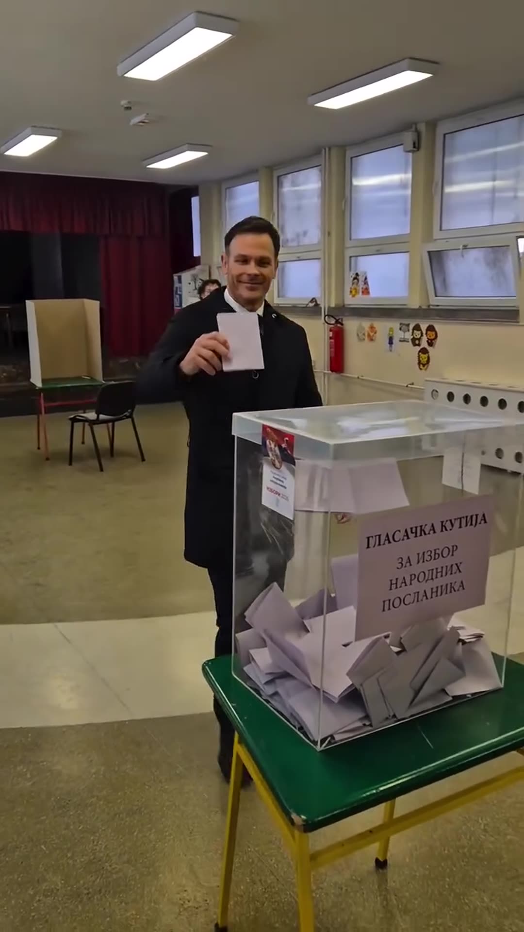 A reposted Vesti Prve reel shows Siniša Mali waiting in a queue at a polling station and then casting his ballot in the transparent box labelled for the election of national deputies.