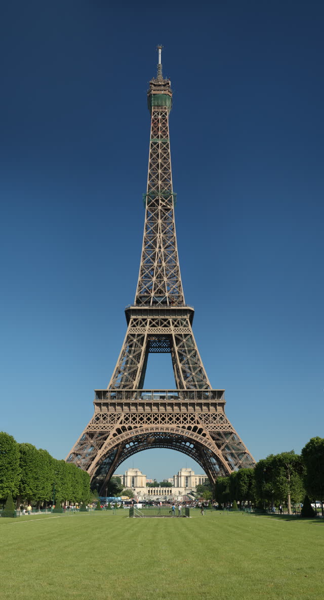 Photo of the Eiffel Tower
